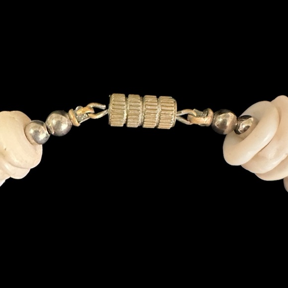 VINTAGE 1970’s HAWAIIAN LARGE PUKA SHELL NECKLACE WITH BARREL CLASP - Picture 5 of 13